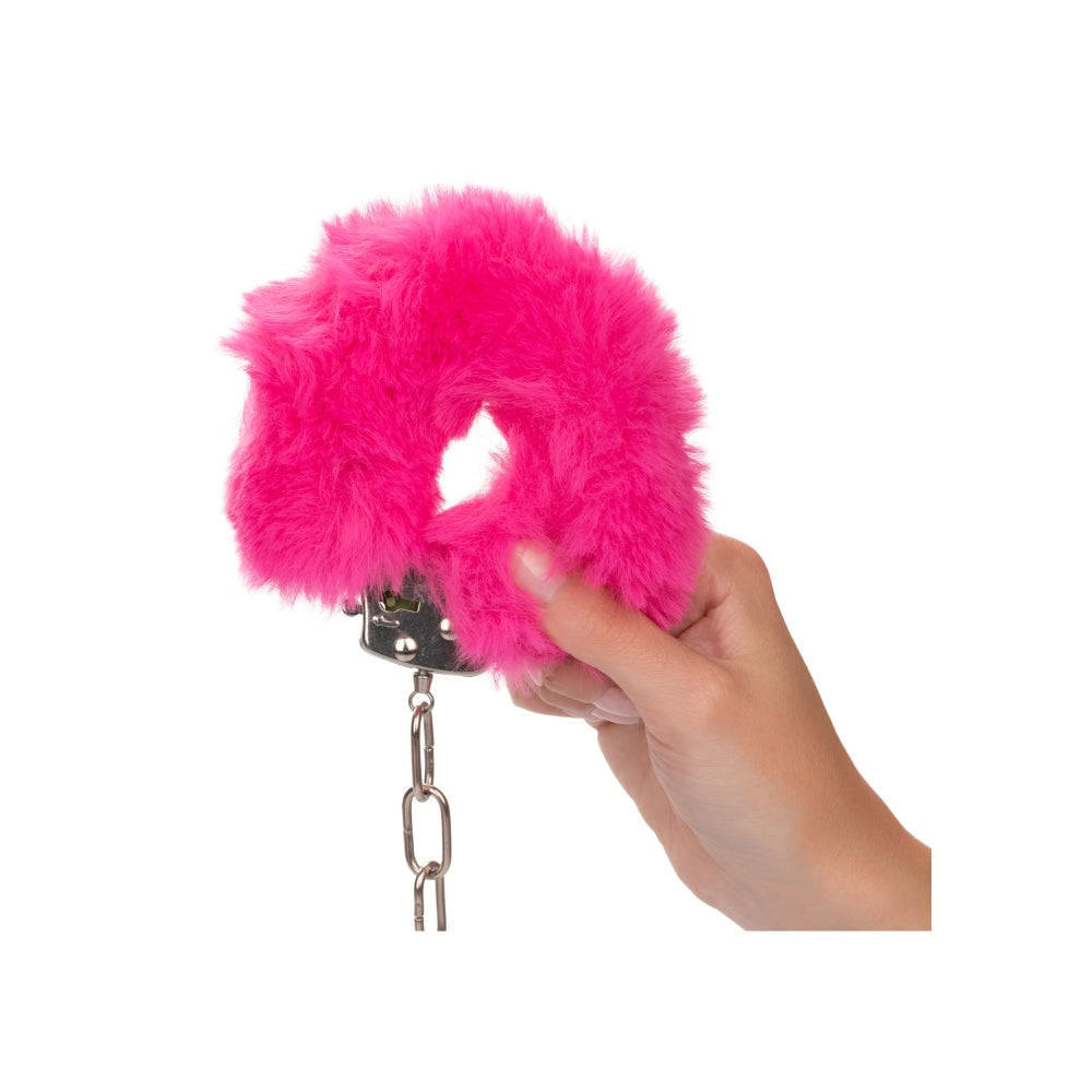 Catuse Pufoase CalExotics Ultra Fluffy Furry Cuffs, cu 2 seturi de chei, pentru adulti, roluri de politist si BDSM - Roz