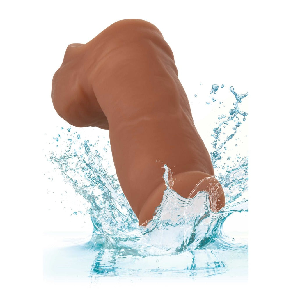 Prelungitor penis CalExotics Packer Gear Maro 12.75 cm din silicon ultra-moale pentru stand to pee