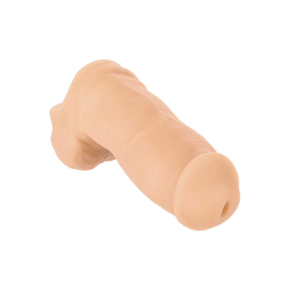 Prelungitor penis CalExotics Packer Gear culoarea pielii 12.75 cm din silicon ultra-moale pentru stand to pee