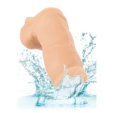 Prelungitor penis CalExotics Packer Gear culoarea pielii 12.75 cm din silicon ultra-moale pentru stand to pee
