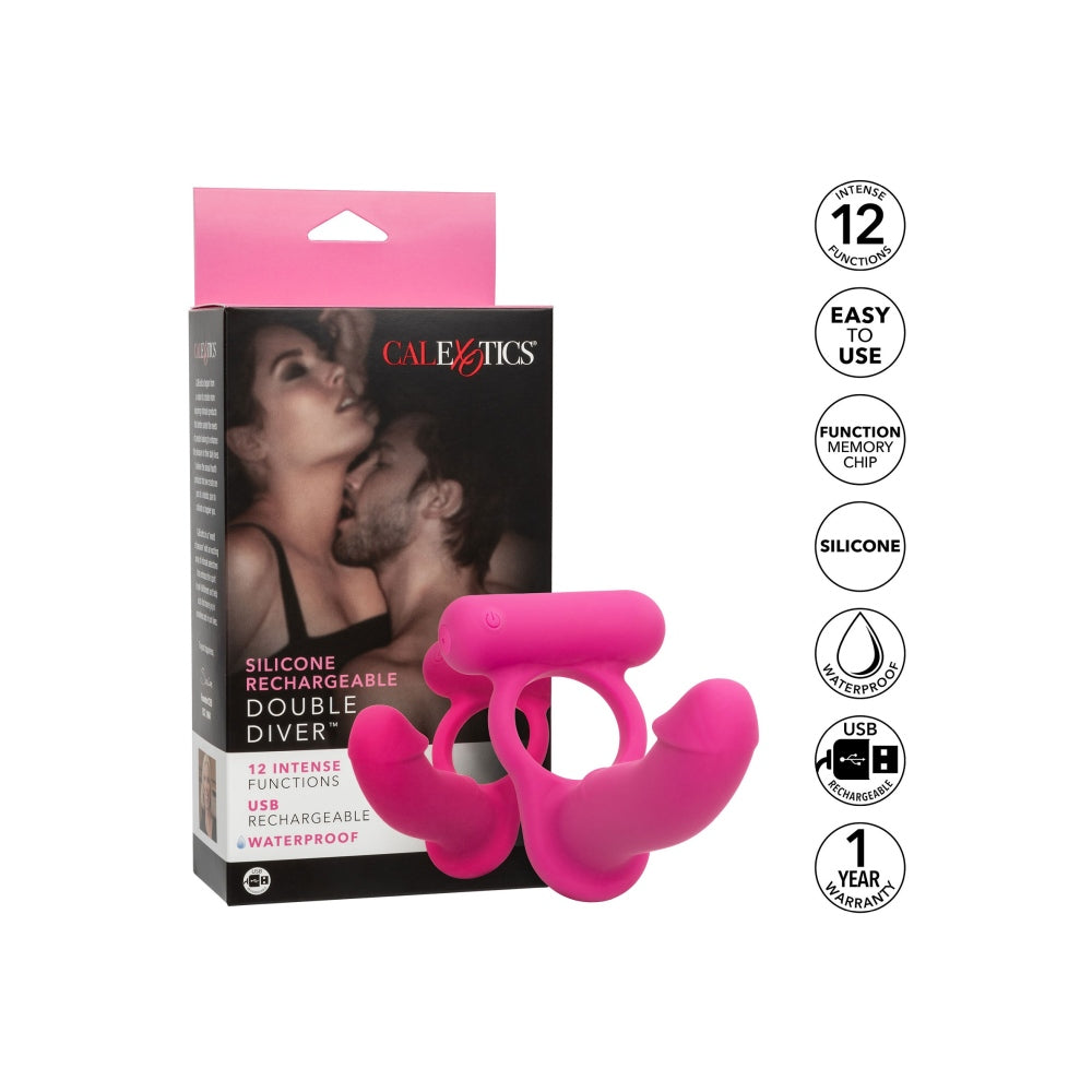 Inel Pentru Penis CalExotics Double Diver cu Dildo Vibrant - 9.5 cm, Roz - Inelul elastic sporeste rezistenta, sonda vibranta stimuleaza clitorisul, iar dildoul ofera o dubla stimulare - 12 Functii de vibratie, rezistent la apa, reincarcabil