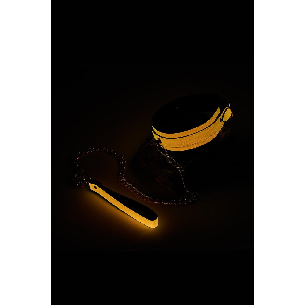 Set BDSM/Fetis Luminos-Zgarda si Lesa Fosforescenta Reglabila cu Captuseala Neopren pentru Bondage si Role Play