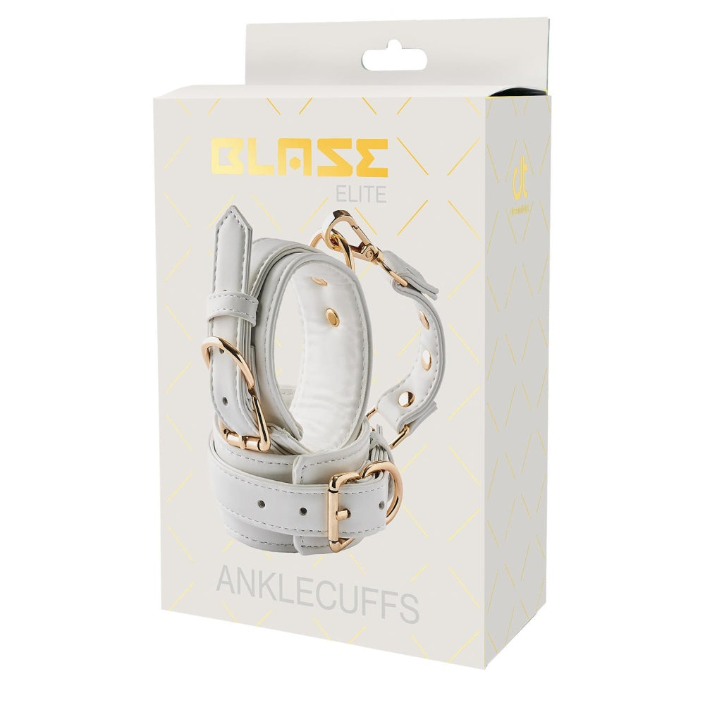 Catuse BDSM Bondage pentru glezne albe din piele artificiala cu lant detasabil si detalii metalice aurii, ajustabile
