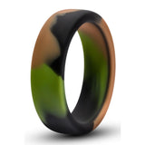 Inel penis Blush Novelties Performance Silicone Camo - 3.8 cm latime - Se intinde pentru fixare sigura - Suprafata satinata UltraSilk nu trage, nu ruleaza - Jucarie sexuala pentru marire penis, barbati, cupluri - Camuflaj