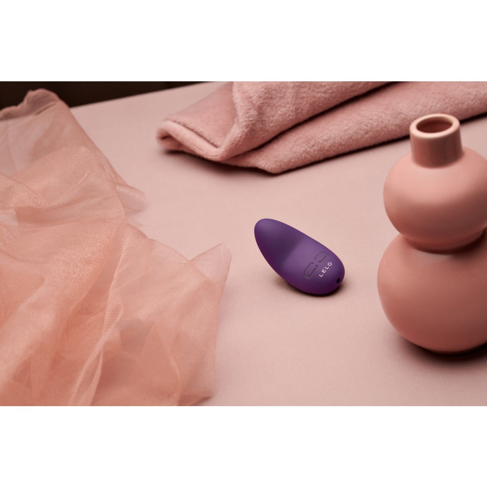 Vibrator Mini LELO Lily 3 pentru Femei, Vibrator Discret Mini Bullet cu 10 Setari de Placere, Vibrator Impermeabil, Design Compact, Dark Plum