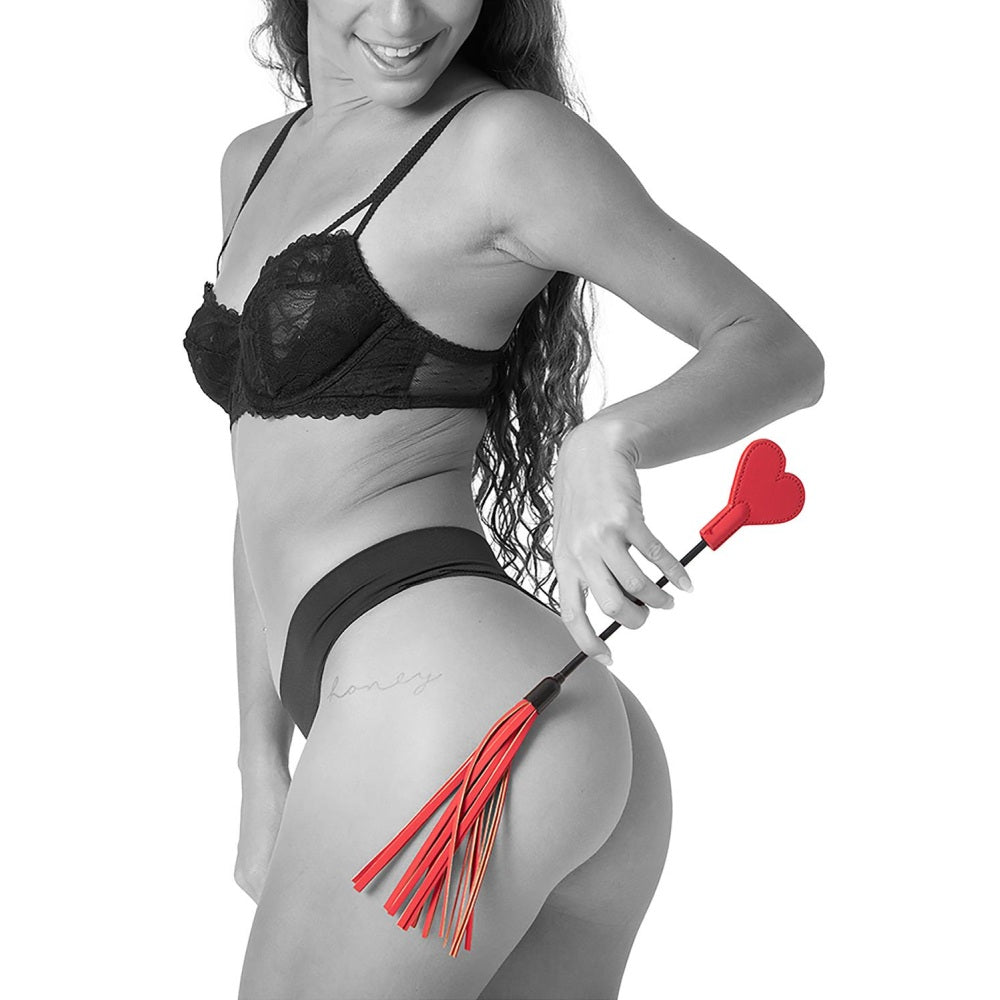 Croseta Amor pentru jocuri BDSM, mini flogger bici inclus, piele ecologica, ideala pentru calatorii si depozitare discreta"