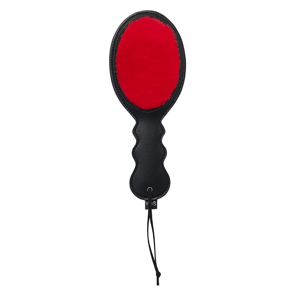 Paddle Amor BDSM rosu pentru jocuri erotice, compact, din piele ecologica, fata moale si rigida, cu curea de prindere