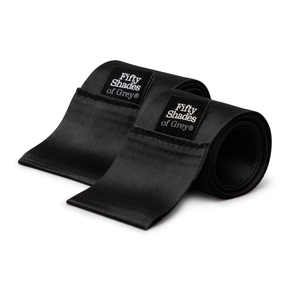 Set Cadou Sex Toys Fifty Shades of Grey Moving As One 3 Piese - Vibrator pentru cupluri We-Vibe Sync Lite, catuse din satin, ulei de masaj cu vanilie - ideal pentru a adauga o nota de lux in momente intime